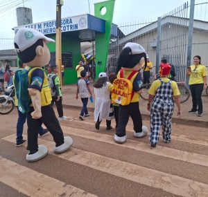 Ação educativa no trânsito reforça segurança no início do ano letivo com o tema “Retorno às Aulas – Comprometa-se com a Vida”