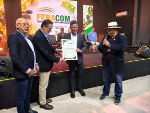 Governador Marcos Rocha recebe título de Presidente de Honra da Fenacom durante homenagens a jornalistas